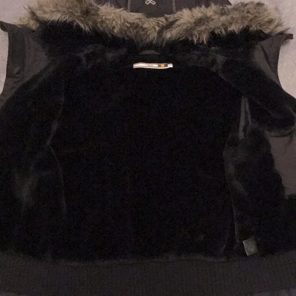 Aritzia TNA Winter Jacket - Picture 4 of 5
